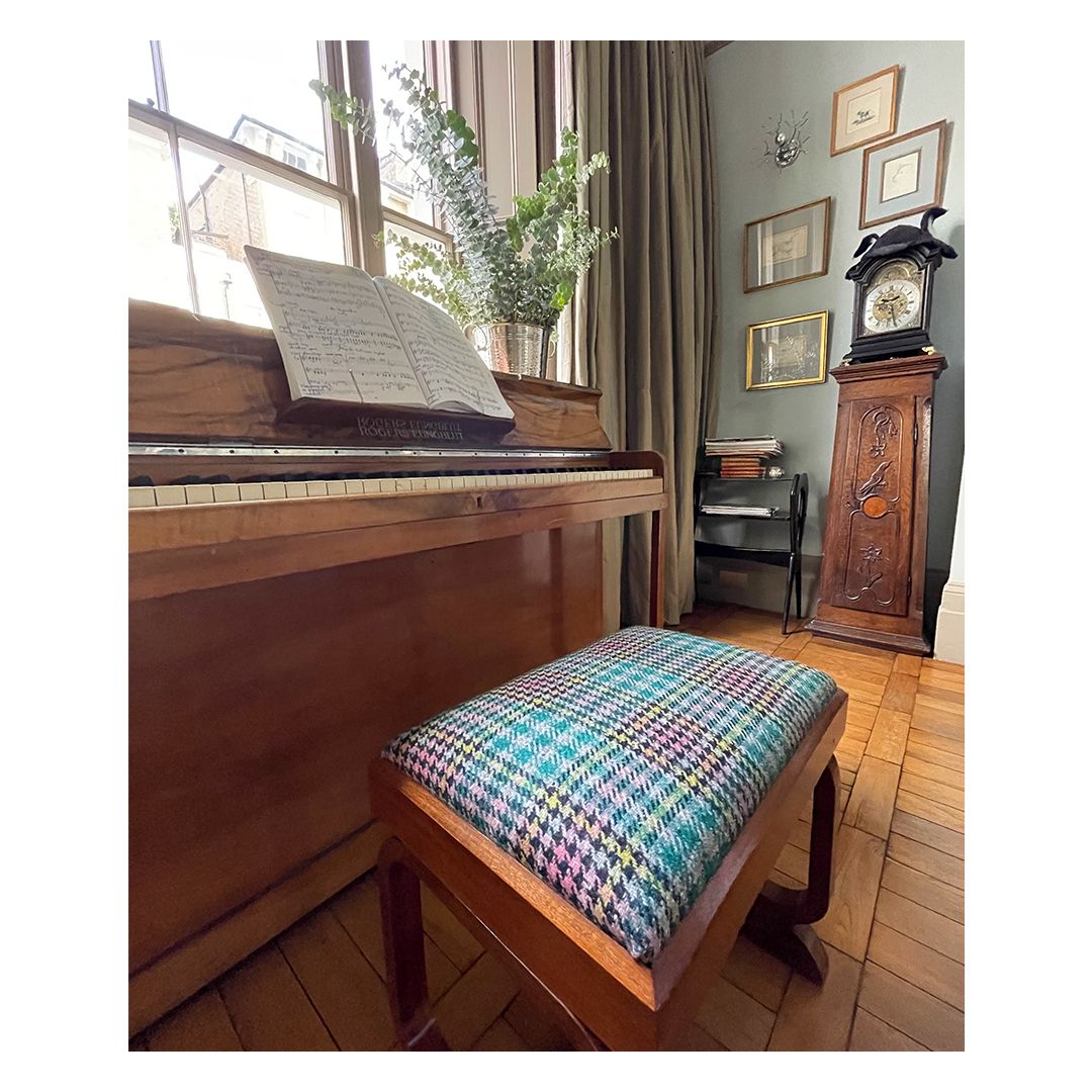 dashingtweeds's tweet photo. This 1930's piano stool has been revitalized with a Dashing Paradise check. #Tweedstool #Tweedseat #DashingHome https://t.co/aB0QLtCSd7