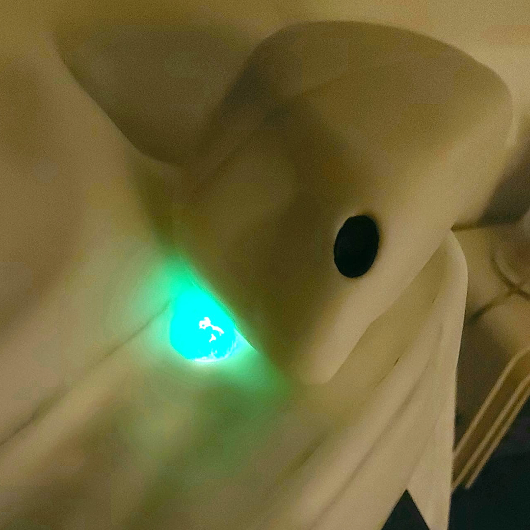 hornby's tweet photo. The #Hornby Maglight can be used in multiple ways, even in baking!

Julie at 'Cakes by the sea' got creative &amp; used a #Maglight to make a realistic, edible Airpod case!

We love the design and how the model railway hobby can be incorporated into many things – even #cakemaking! 🚂 https://t.co/h6GMK3KBRW