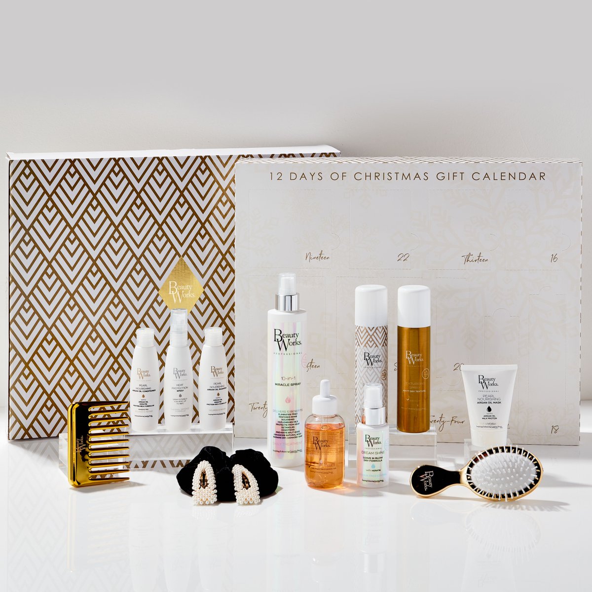 beauty_works's tweet image. ✨𝐂𝐎𝐌𝐏𝐄𝐓𝐈𝐓𝐈𝐎𝐍 𝐓𝐈𝐌𝐄✨

Upgrade your hair this 𝐰𝐢𝐧𝐭𝐞𝐫! We're giving you the chance to #WIN a limited edition 𝟏𝟐 𝐃𝐚𝐲𝐬 𝐨𝐟 𝐂𝐡𝐫𝐢𝐬𝐭𝐦𝐚𝐬 Calendar !! 🤩 To enter:

🎁𝐋𝐢𝐤𝐞 &amp;amp; 𝐑𝐓 this tweet
🎁Follow @beauty_works 

Comp closes 06.11.21 at 23:59.