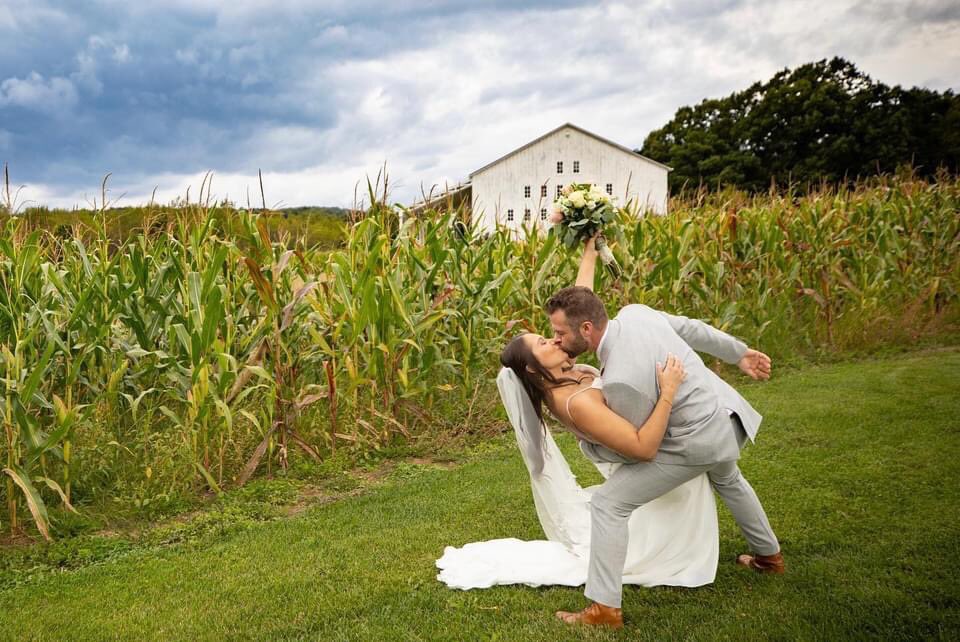 pghentco's tweet photo. 👰🏻‍♀️💍🤵🏻 https://t.co/xGyxRg2KY7
