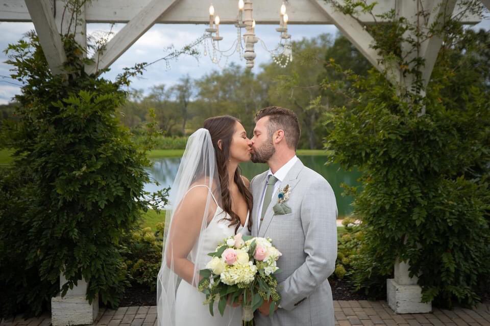 pghentco's tweet photo. 👰🏻‍♀️💍🤵🏻 https://t.co/xGyxRg2KY7