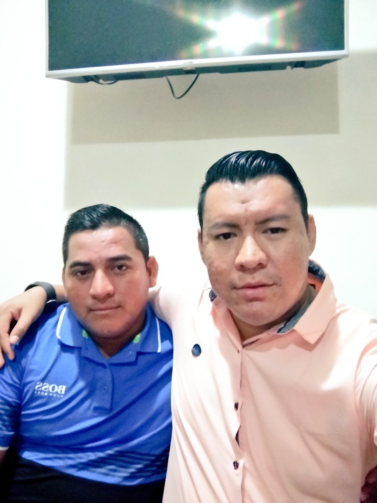 flavi_seko's tweet photo. Con mi Carnal Santiago, una Para el recuerdo !! 😉👍 https://t.co/84xUnR0YTZ