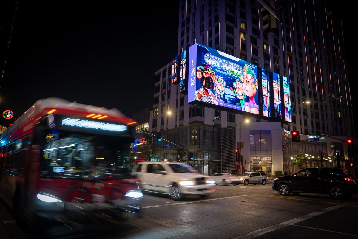 Palm trees, sun and ocean breeze... Is the grass really greener in California ? One thing's for sure, our Party Apes seem to adore Los Angeles. 🌴☀️🌊