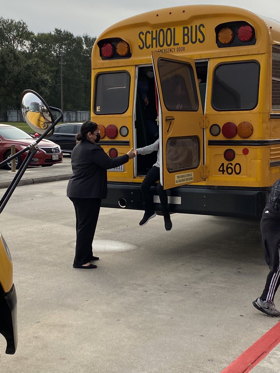 CarrollES_AISD's tweet photo. Thank you  Diana DeLeon and all the @Transport_AISD crew that came out to @CarrollES_AISD for bus safety week! @SerjioMedina @ENJackson32 @DBrogee https://t.co/8BmmKy5Jrh