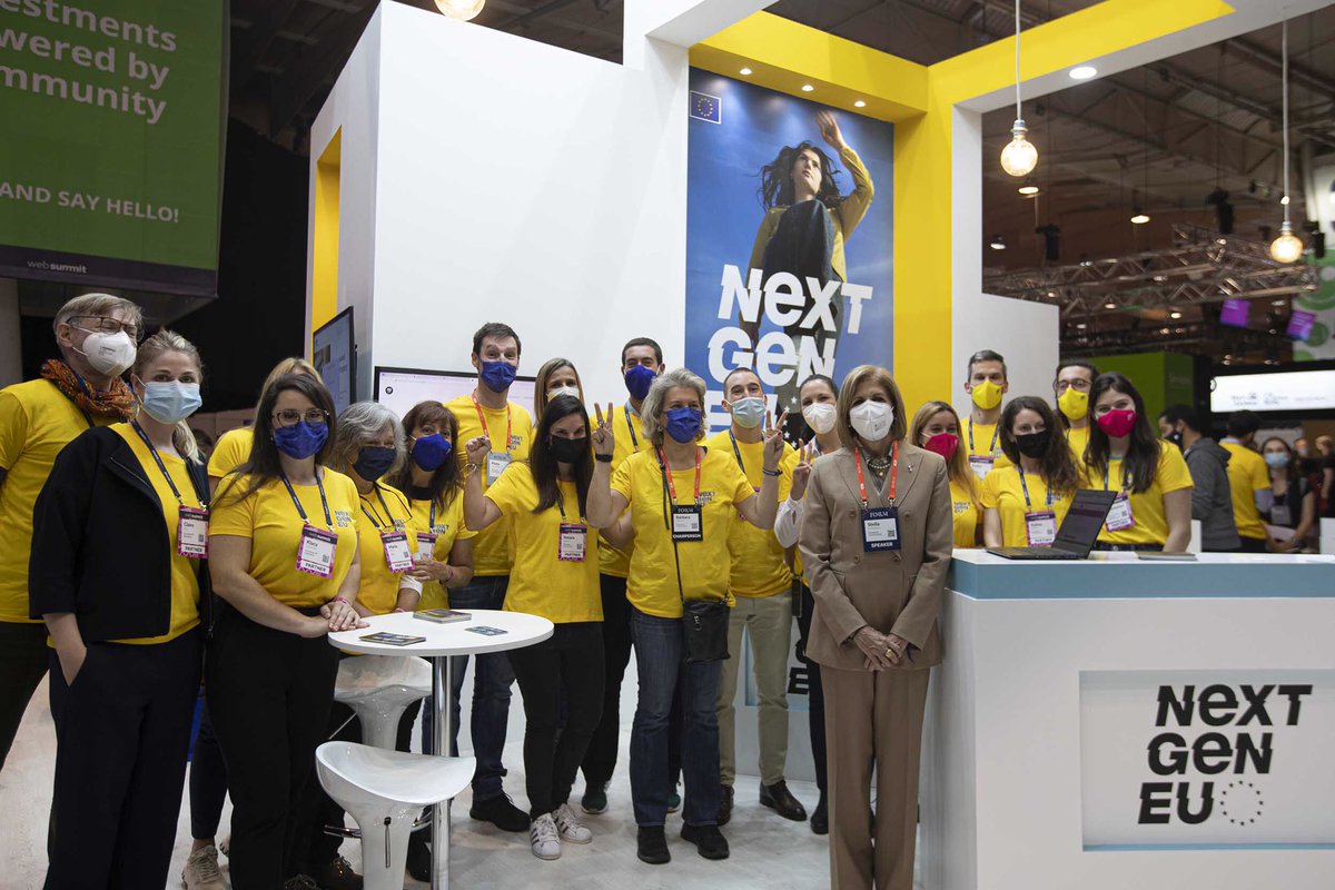 CE_PTrep's tweet photo. A Comissária @SKyriakidesEU visita o nosso stand #NextGenerationEU na #webSummit. Aguardamos a sua visita no pavilhão 3 da FIL. #EUatWebSummit #digitalEU https://t.co/68ZTS3yilc