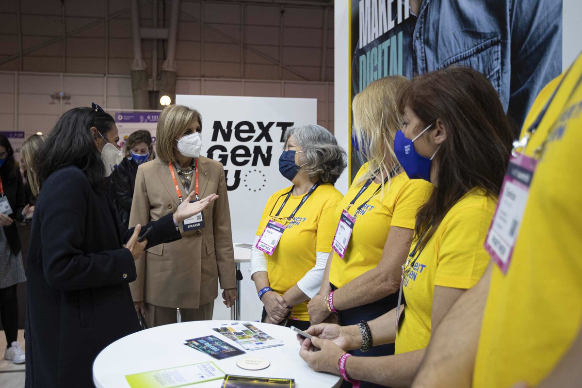 CE_PTrep's tweet photo. A Comissária @SKyriakidesEU visita o nosso stand #NextGenerationEU na #webSummit. Aguardamos a sua visita no pavilhão 3 da FIL. #EUatWebSummit #digitalEU https://t.co/68ZTS3yilc