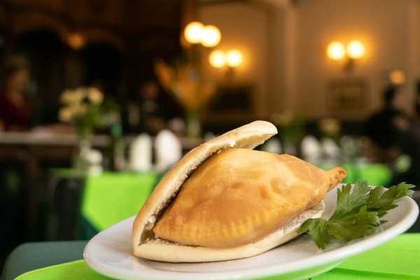 Hoy es el día mundial del sándwich y por eso homenajeamos al mejor del mundo: el insuperable y jamás vencido sándwich de empanada de Paraguay.