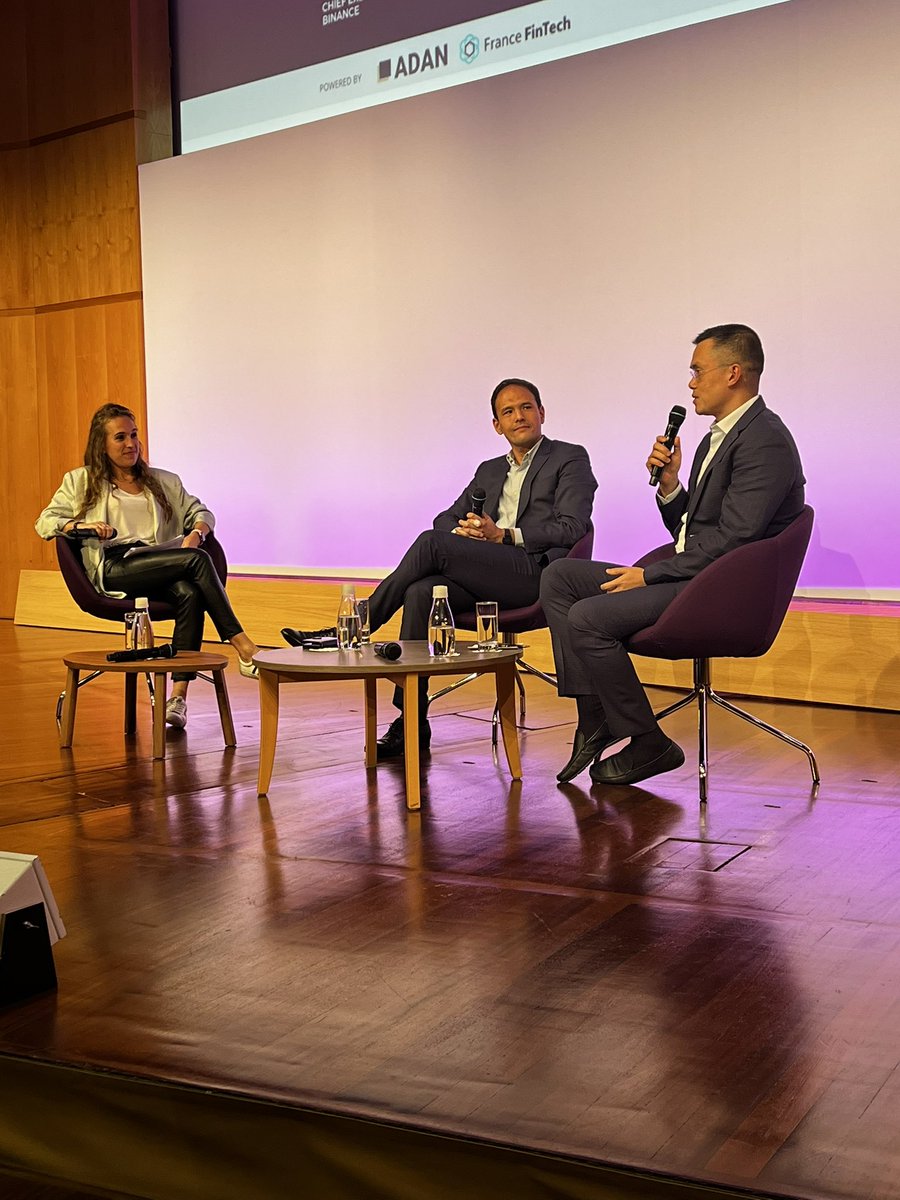 vdeme_'s tweet photo. .@cz_binance et @cedric_o viennent de prendre place au ministère de l’Économie et des Finances. Une discussion autour de l’enjeu des cryptomonnaies commence, et il se murmure que #Binance pourrait annoncer quelque chose d’important ce soir. Stay tuned 👂 https://t.co/gVLli87QrW