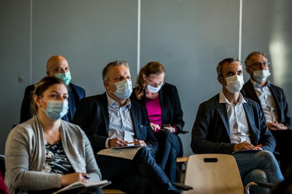 Smolka_Lukasz's tweet photo. Dziś brałem udział w konsultacjach projektu Programu Regionalnego Fundusze Europejskie dla Małopolski 2021-2027 w Oświęcimu wspólnie z Marszałek #Iwoną #Gibas.
Dziękujemy za konstruktywne spotkanie!🤝
#PracujemydlaMałopolski 🇵🇱💪 https://t.co/u7N8bDutpL