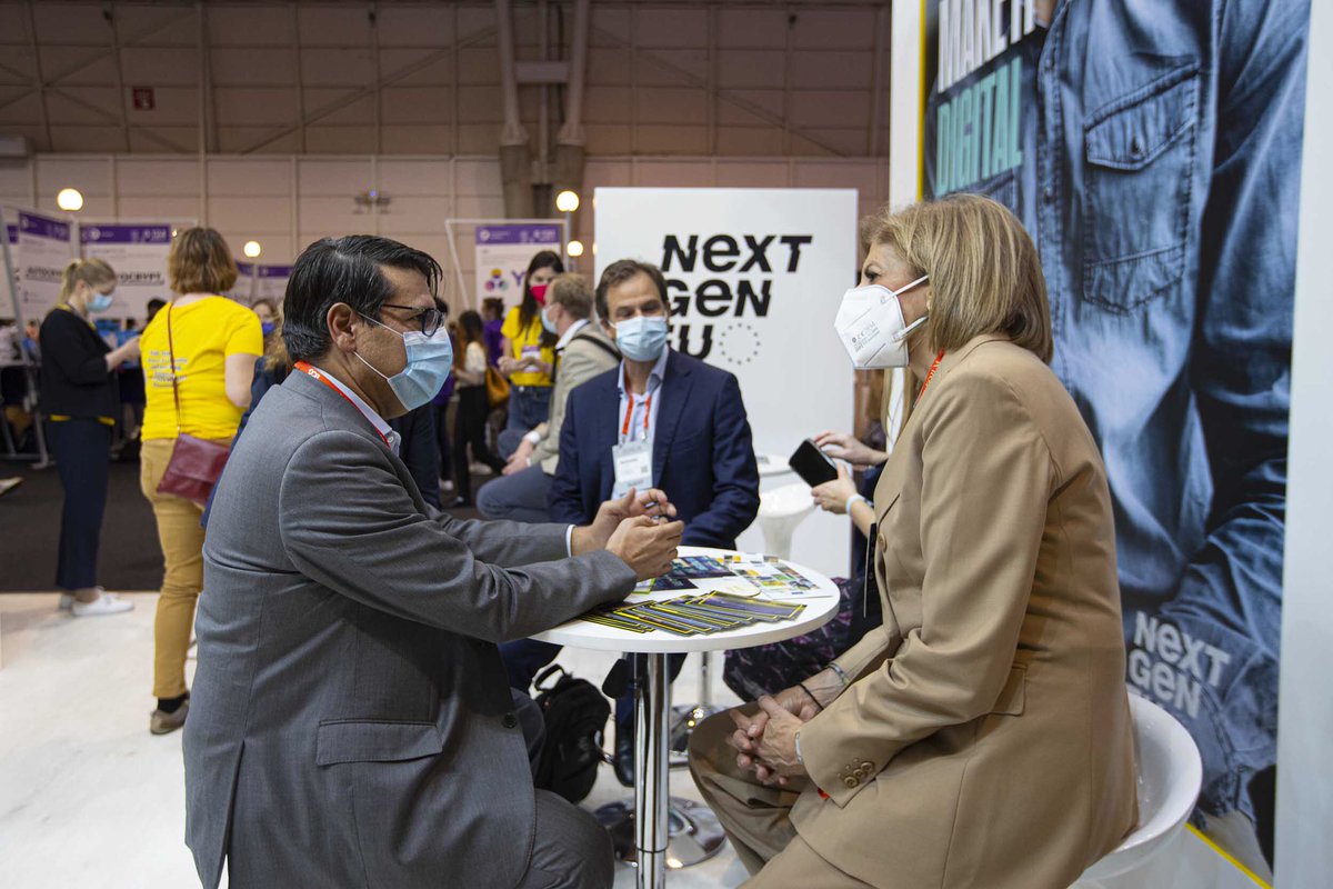 CE_PTrep's tweet photo. A Comissária @SKyriakidesEU reúne com @RicardMourinho, VP @EIB, no stand #NextGenerationEU na #WebSummit. #EUatWebSummit https://t.co/EvXiNsaMLd