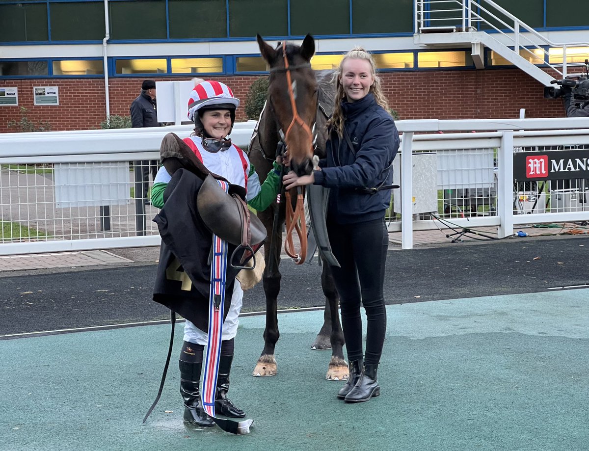 amajox's tweet photo. Congratulations @amajox #EmilyBullock WINS @NottsRacecourse AJA Ladies finale #RegularIncome @ptmidgley #13ran #topride #topjock ππ₯πππππ https://t.co/iUUIqvHxgm