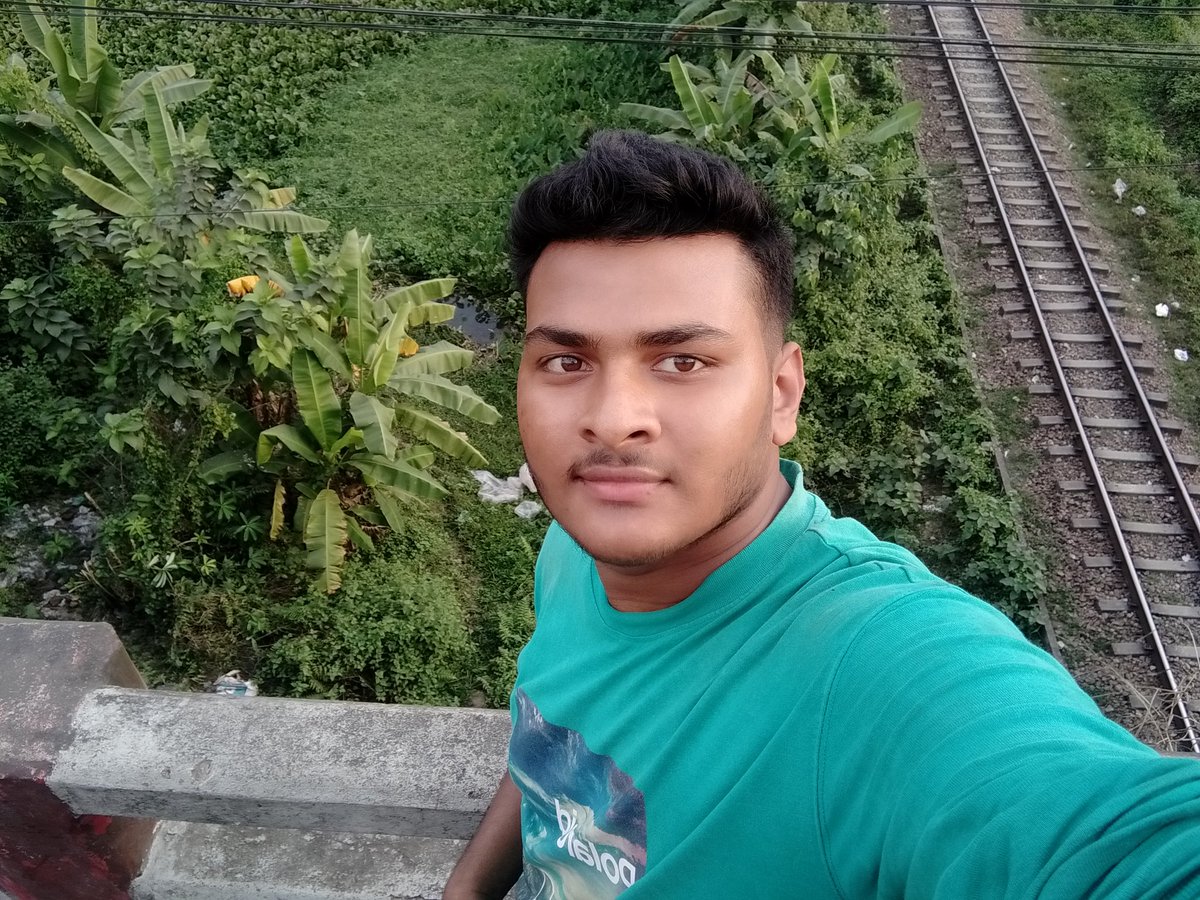 ভালো থাকুন ঐসব বিশ্বাসঘাতকগুলো 😔

যারা খুব যত্ন করে হাসি খুশি তে থাকা

মানুষগুলোকে জীবন্তলাশে পরিণত করে 🥀🌹!..?