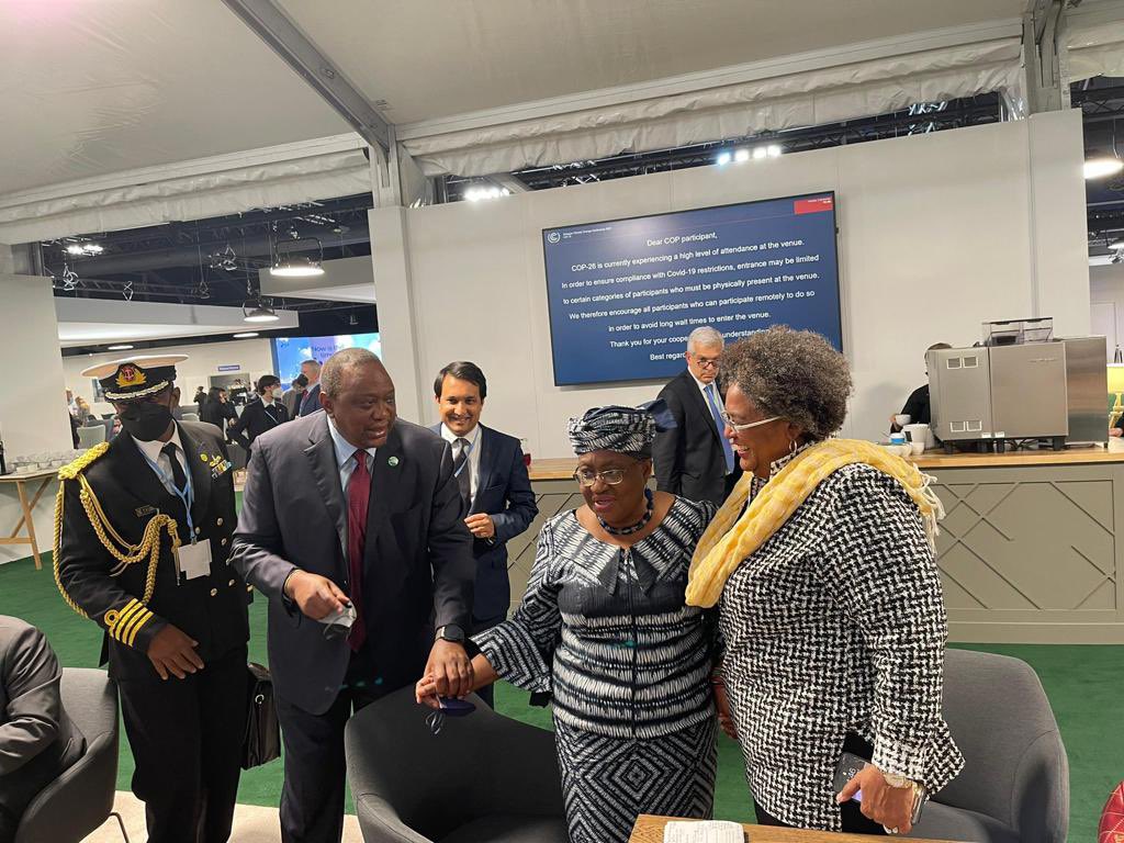 Relaxing and cracking up on the sidelines of #COP26 with Prime Minister <a href="/miaamormottley/">Mia Amor Mottley</a> of Barbados and President Uhuru Kenyatta <a href="/StateHouseKenya/">State House Kenya</a> of Kenya.