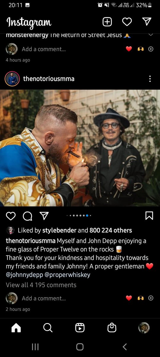 siphiwemsibi_'s tweet image. BRUH CONOR MCGREGOR LITING UP A BLUNT INFRONT OF JACK SPARROW AND THE LOOK ON HIS FACE 🤟🏿🌱