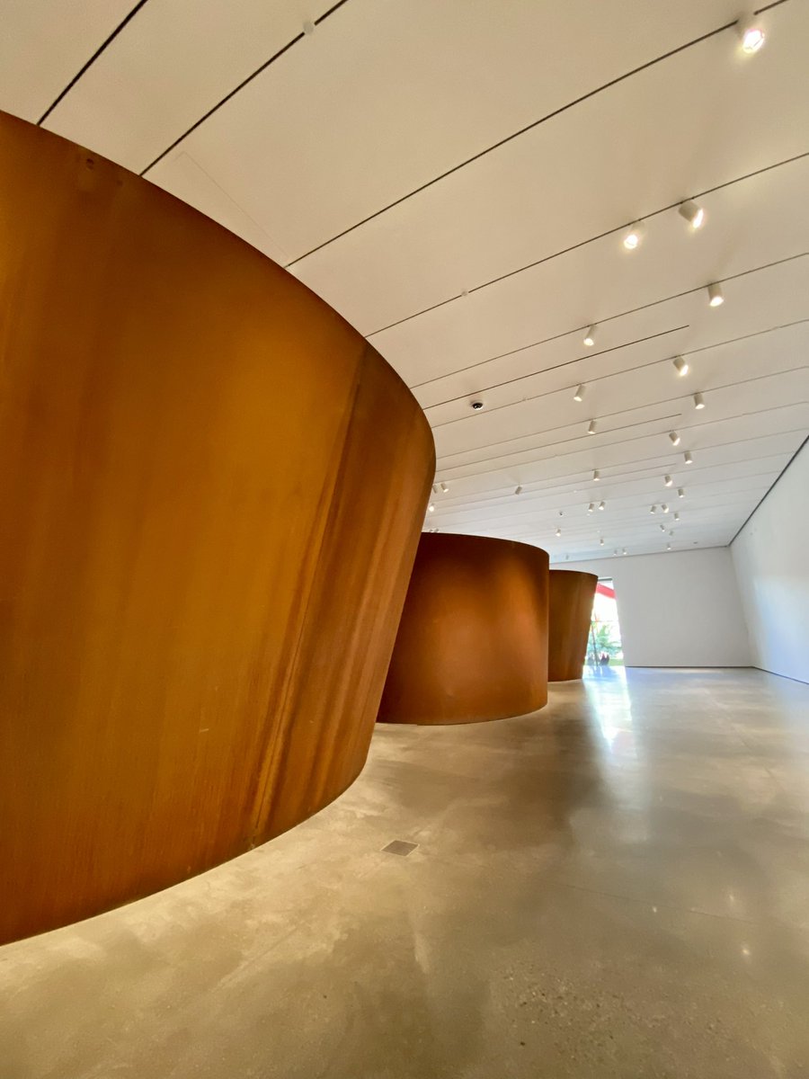 reartiste's tweet photo. Sculptor #richardserra turned 83 on Nov 2 - Happy Birthday! 
Hard to believe his #tiltedarc was dismantled in Manhattan in 1989 because someone didn’t like it there 🤷🏼‍♀️🙄🤦🏼‍♀️

(These pics are taken at @LACMA #LosAngeles ) https://t.co/0uqnDc5NAo