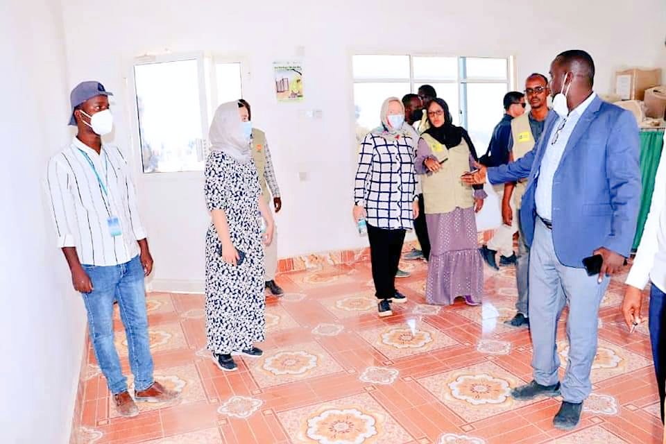 BarkhadXaamud's tweet photo. A delegation from the Swedish Embassy in Nairobi, the Swedish Development Agency and @NRC_EAY visited Bossaso Refugee Reception Center today.
The delegation listened to reports from Canter officials, and visited parts of the center https://t.co/eo21a5xL0n