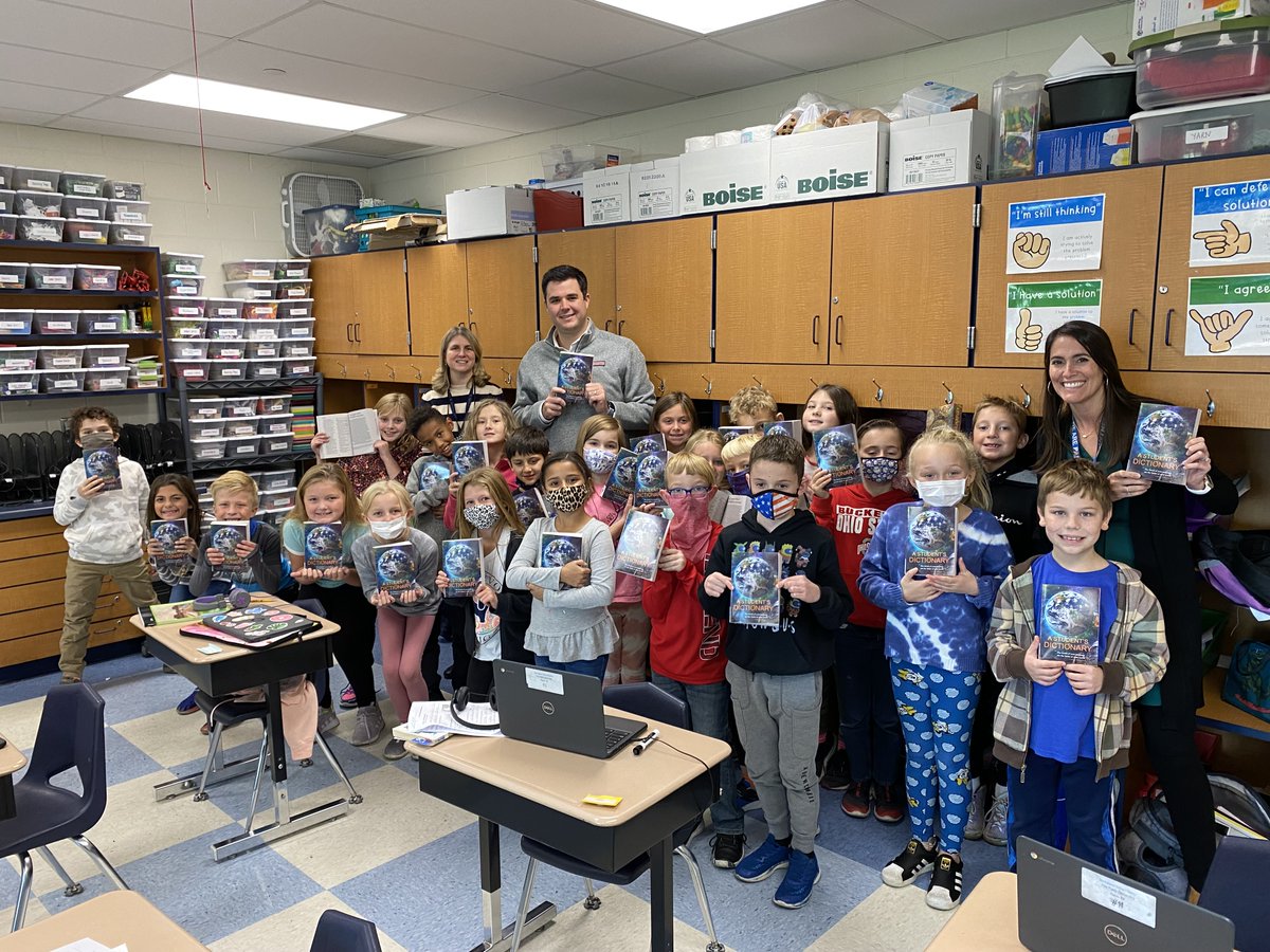 OhioLatest's tweet photo. Thank you to the Rotary Club Club of Springboro, who was kind enough to provide a free dictionary to every 3rd grade student!

#SpringboroSchools https://t.co/N9wdMRlNzz