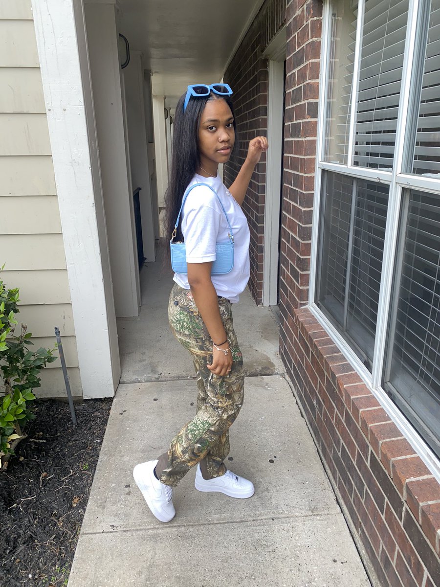 kaniyaharnold's tweet photo. hump day onna hill✌🏾🤍 #pvamu https://t.co/dQ4C7QWAs5