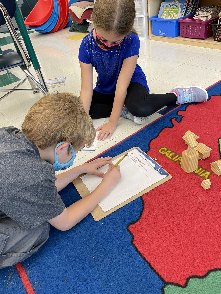 MrsSchellJTPS's tweet photo. 🔻🔸Creating a 3-D structure with GeoBlocks and ✏️drawing it as accurately as possible! *It’s not as easy as you think it is! @Inv3_Math #Mindsonmath #Geometry https://t.co/QJN11LvAkt