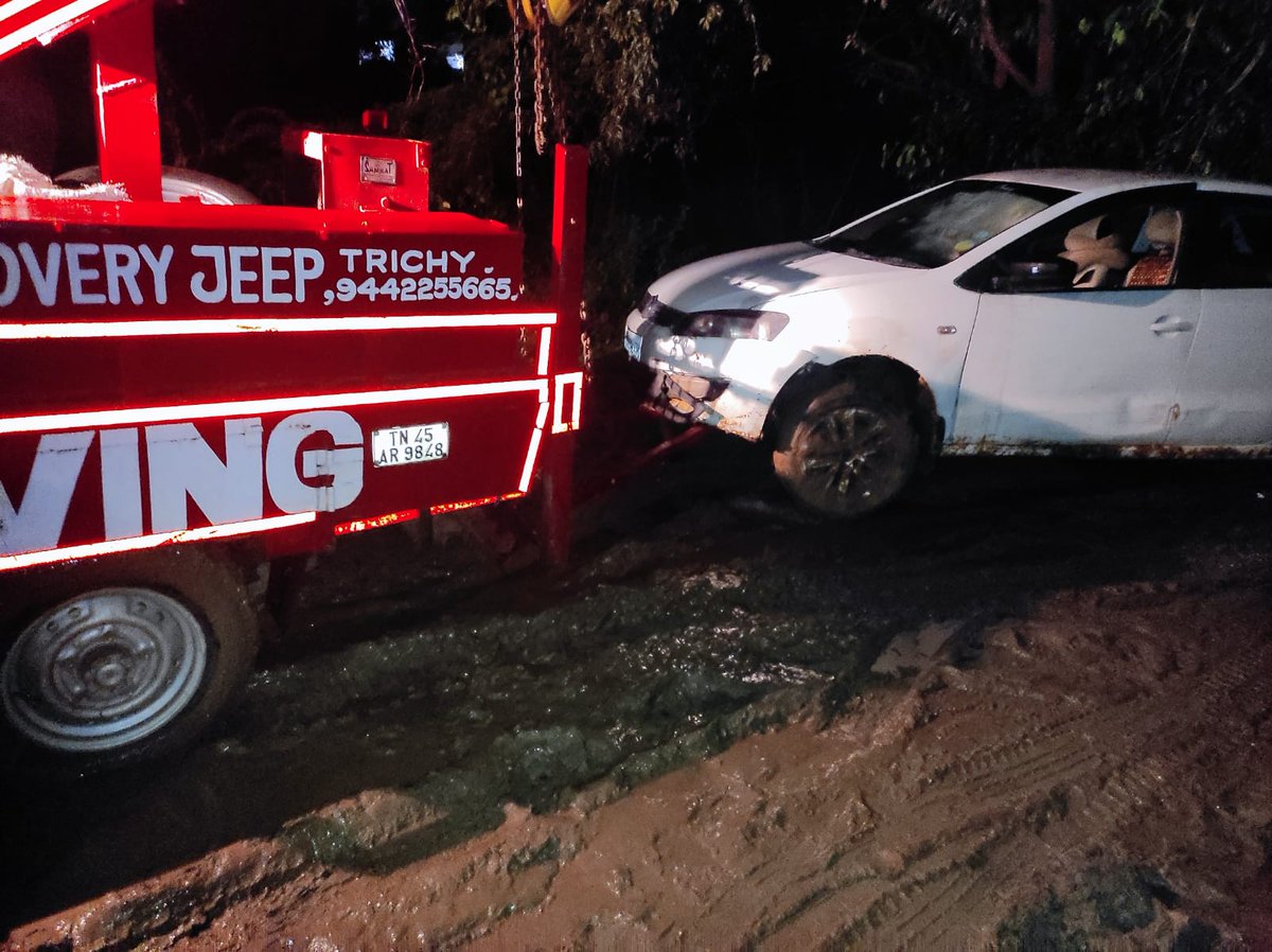 trichymemes's tweet photo. Just a usual thing in Trichy roads 
@InigoIrudayaraj sir kindly look into these ... 1st pic - Anbil nagar , wireless road , 2nd pic of Car getting rescued - RS Puram 2nd main road  - this is the situation since 2-3 months , kindly resolve this ASAP https://t.co/W22W9SnmLJ