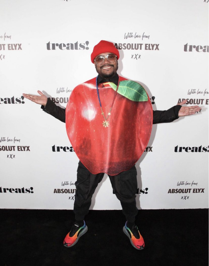 MillerPRNews's tweet photo. #MajorThrowback Before we say goodbye to the spookiest time of the year, we want to remember @treatsmagazine’ epic #TrickOrTreat parties! 🎃 Cheers to @absolutelyx for elevating all of our Halloween celebrations with its luxurious taste! #MPRclient https://t.co/1smN8f2cM8