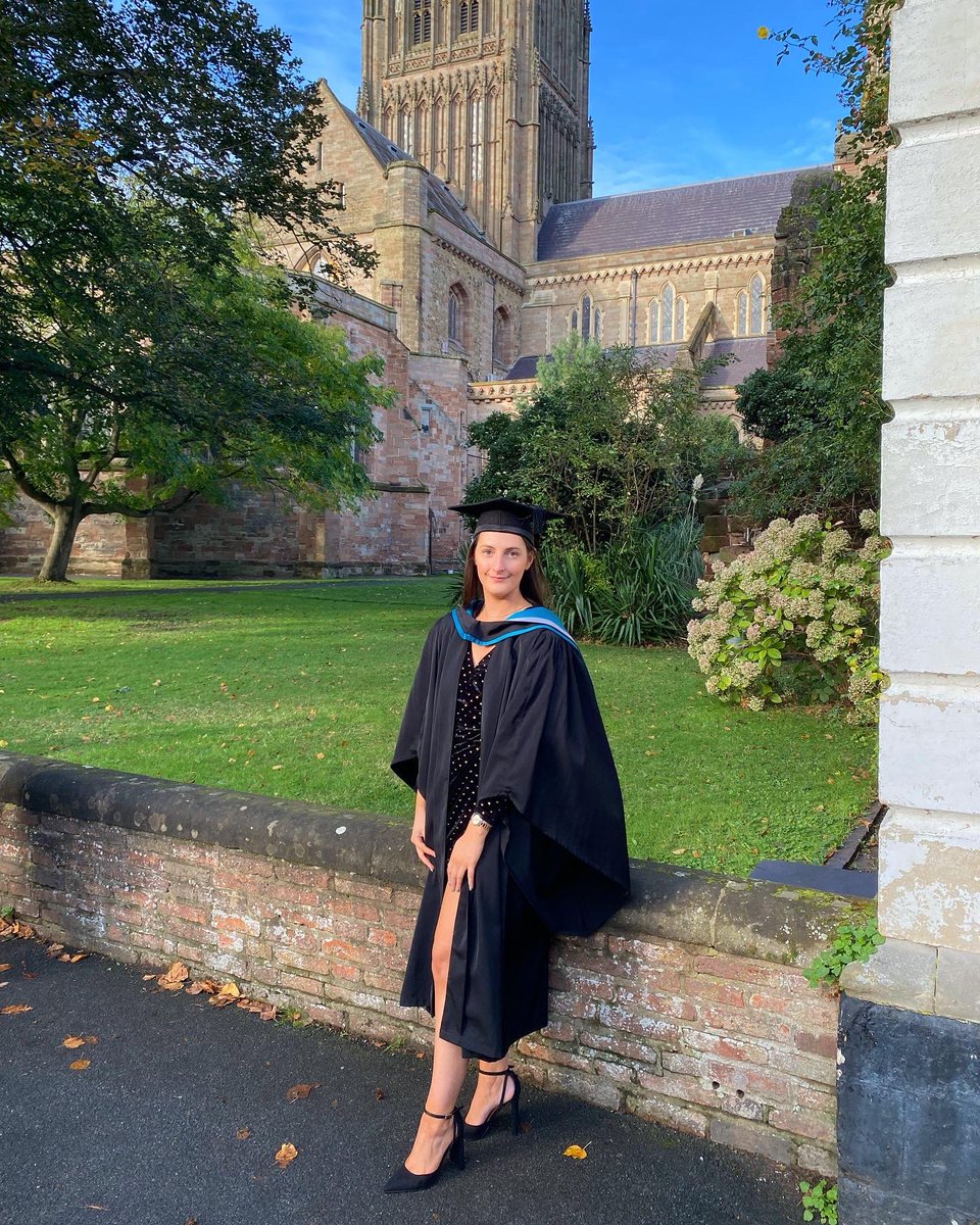 MissLRainey_'s tweet photo. An extremely proud day with some very special friends🎉🎓🍾 https://t.co/5udDJ4EZn5