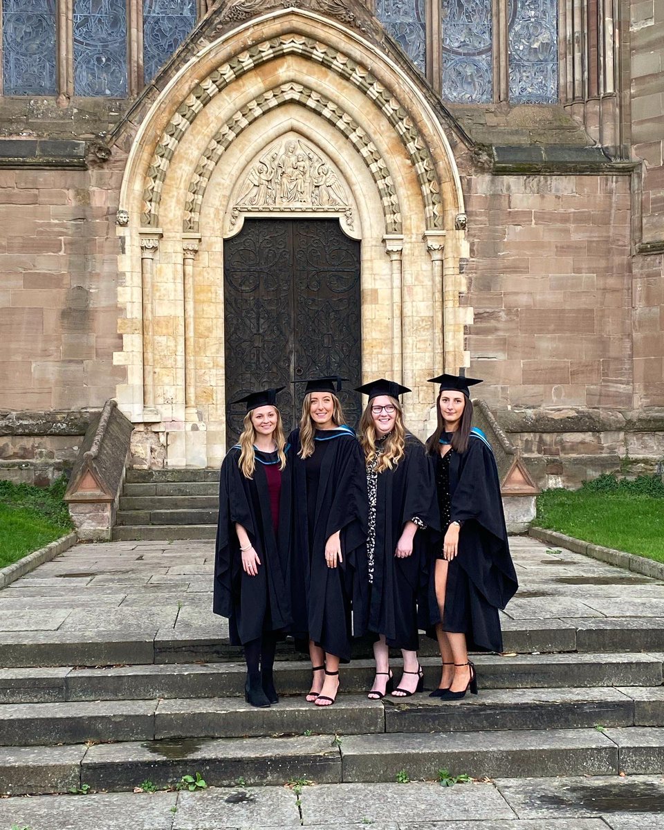 MissLRainey_'s tweet photo. An extremely proud day with some very special friends🎉🎓🍾 https://t.co/5udDJ4EZn5