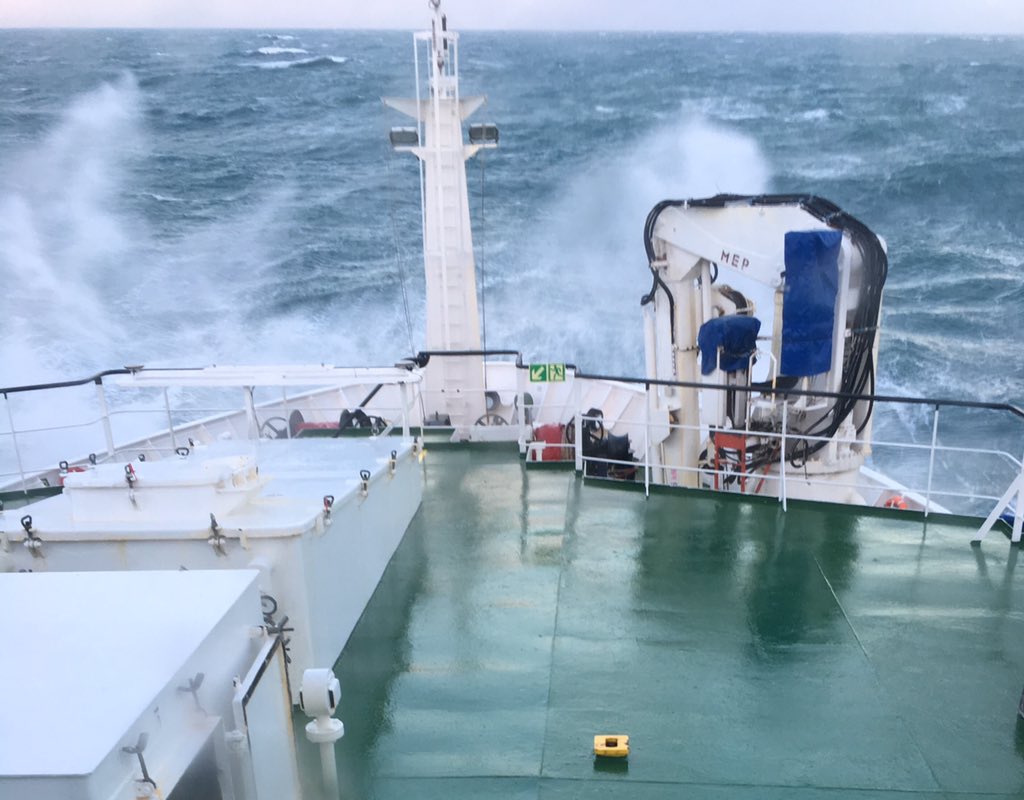 One of the downsides of surveying in October is risk of storms as the rough sea stops us from deploying CTD and nets. However, Ferrybox, flow cytometer and Plankton Imager can work in all sea state! Find out more with #PelticSurvey 2019 #thread! 👇<a href="/CefasGovUK/">Cefas</a>
