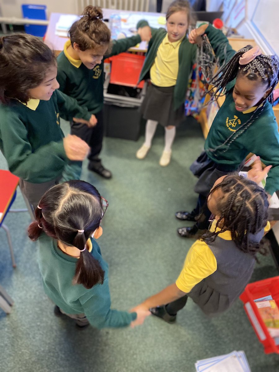 firsprimarysale's tweet photo. #Y4NL were getting all scientific when uncovering the States of Matter. What solids, liquids and gases look like in child form! #firsscience #teamwork #itsoktodisagree https://t.co/xID2MqZxp7