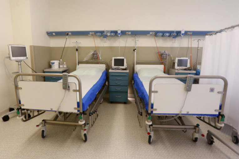 "Mēs neesam vajadzīgi". Saldū Covid-19 slimniekiem paredzētās gultas stāv tukšas dlvr.it/SBr0ml