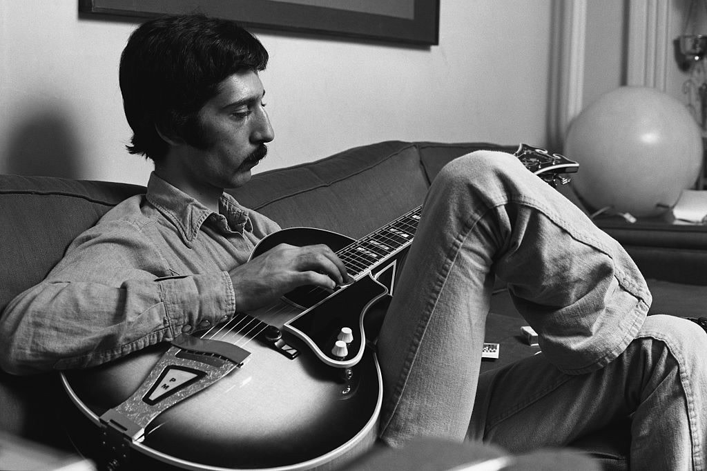 jazzedde's tweet photo. Gestern ist Pat Martino im Alter von 77 Jahren gestorben. Sein American Jazz Heroes-Porträt ist jetzt erstmals digital zu lesen - bei jazzed.

listen. watch. read https://t.co/9UjHUSmmy0

#patmartino #jazzed https://t.co/9JEyE3EWRO