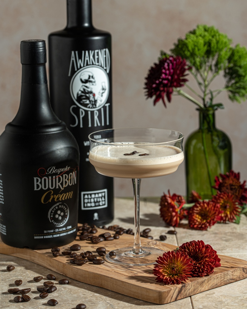 AmCocktailCo's tweet photo. This month is different. We partnered with great mixologist @the.boozy.ginger to give us a great cocktail using @blackbuttondistilling and @albanydistillingco.

Dare to taste the difference of Coffee &amp; Cream Martini

Use BOOZY10 to get 10% off her box. https://t.co/1zc1RyLkEU