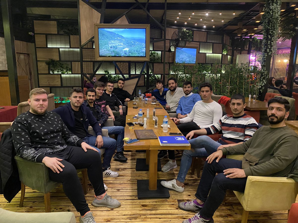 HER ZAMAN BERABERİZ!

UNIGFB yönetiminden(<a href="/borandalkara1/">Boran Dalkara</a> ),(<a href="/yusufcihatcann/">YCC</a> ) ve (<a href="/BILGI_UNIGFB/">Bilgi UNIGFB</a> ) ile istişarede bulunduk.