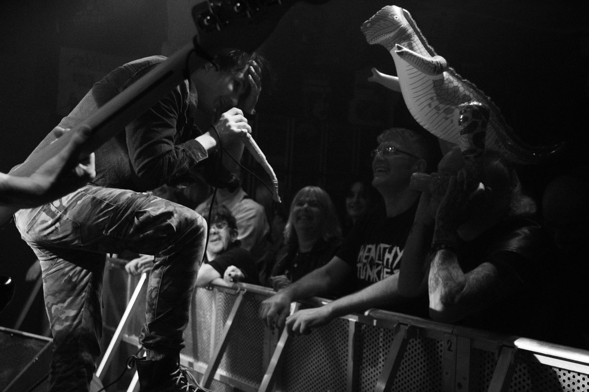 assirensfall's tweet image. 🦖-mite

halloween was outrageous. thank you so much for gettin freaky with us. we'll be back, blackpool 💛🖤💛🖤  

📸 @jessmaisievisualarts