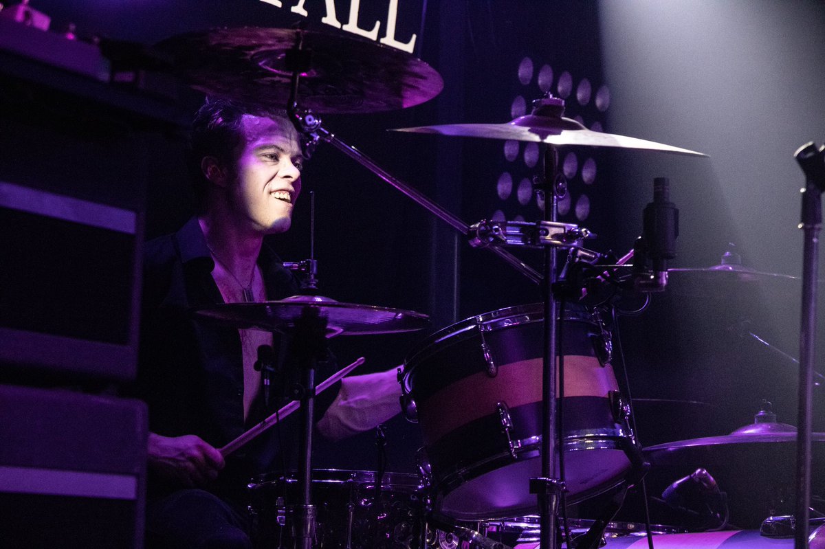 assirensfall's tweet image. 🦖-mite

halloween was outrageous. thank you so much for gettin freaky with us. we'll be back, blackpool 💛🖤💛🖤  

📸 @jessmaisievisualarts