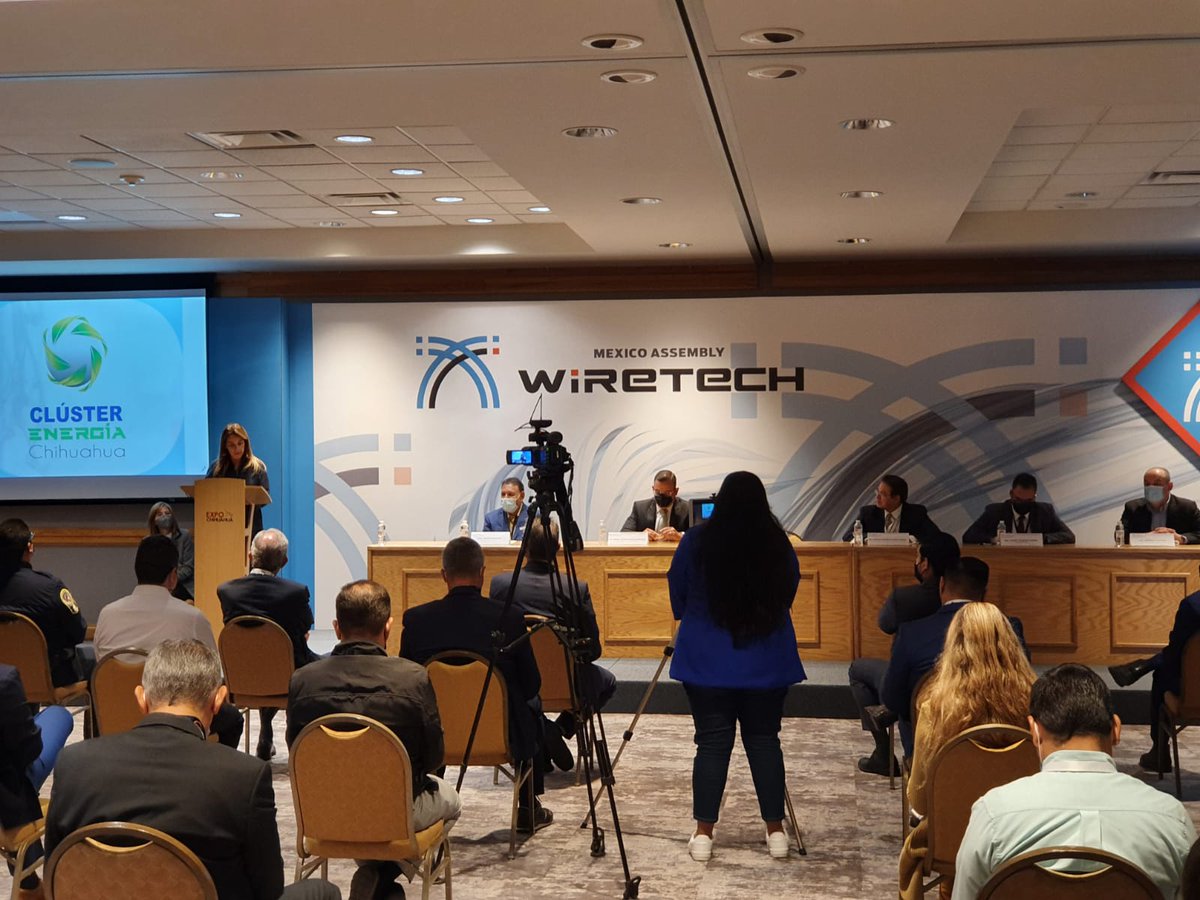 FUMEC_ORG's tweet photo. Inicia #Wiretech en Chihuahua. Eugenio Marín, CEO de FUMEC, participará en el panel: Desarrollo del sector energético y desafíos. La cita es a las 14 hrs. Regístrate para ser parte de este evento. https://t.co/1OLOFsvjmC https://t.co/DU9N1yrxqs