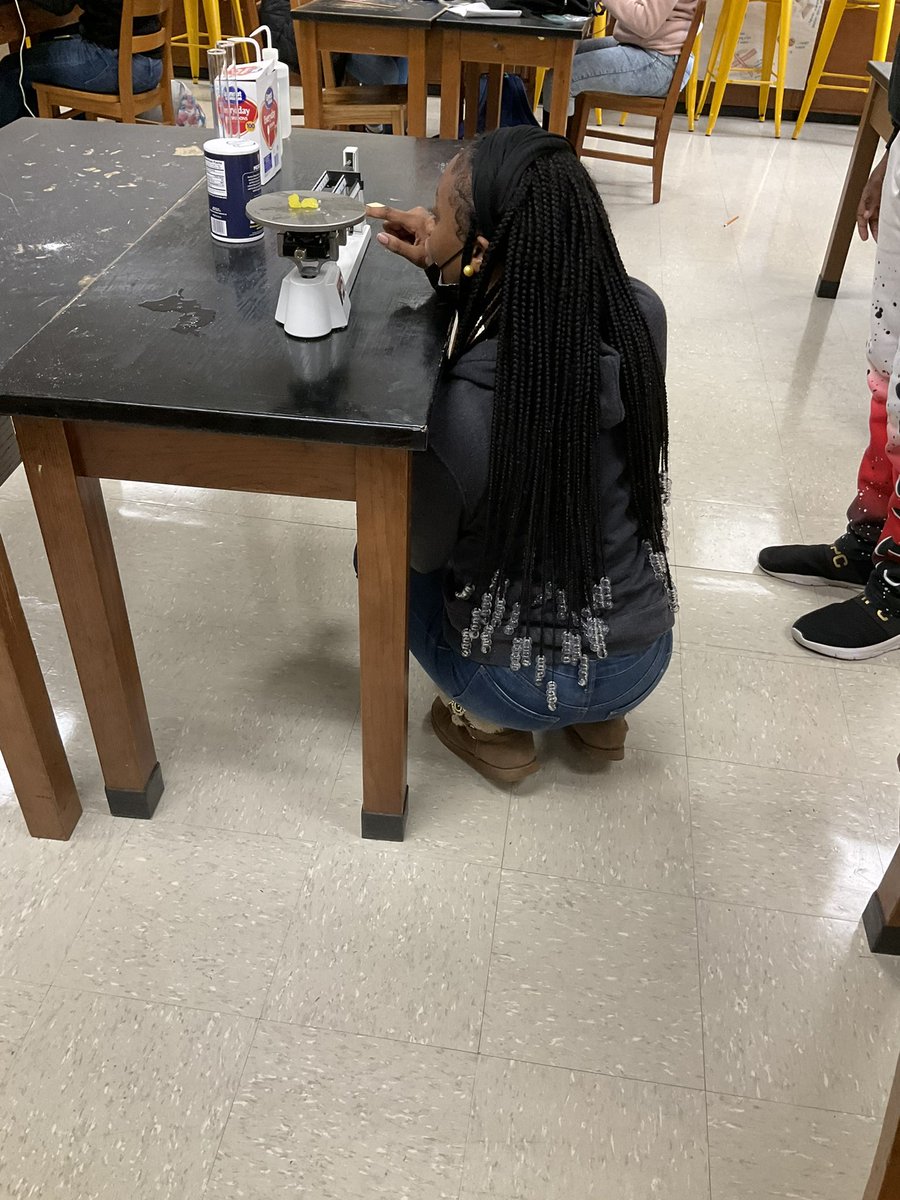 EducatorMNS's tweet photo. Gummy Bear 🐻 Growth Lab 🥼
Students learned how osmosis occurs in the cells by observing gummy bears in different environments.
This lesson involved:
🔎Observation
📚Research
📏Mathmatics (measuring and calculating)
👩🏽💻Technology
👥 Colloaboration
✍🏽 Writing
#CellTransport https://t.co/Zl5t0o4gyw