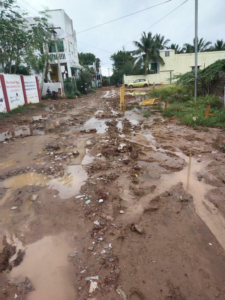 trichymemes's tweet photo. @TrichyCorp @Collector_Try 
Please take action soon , the people are struggling with pathetic roads at Trichy - car pic - RS Puram 2nd main road , last pic - Anbil nagar Airport 
Most streets in Trichy are line this
@KN_NEHRU @InigoIrudayaraj @MPalaniyandiMLA @Anbil_Mahesh https://t.co/8WNmidDKPf
