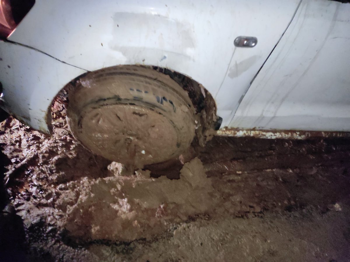trichymemes's tweet photo. @TrichyCorp @Collector_Try 
Please take action soon , the people are struggling with pathetic roads at Trichy - car pic - RS Puram 2nd main road , last pic - Anbil nagar Airport 
Most streets in Trichy are line this
@KN_NEHRU @InigoIrudayaraj @MPalaniyandiMLA @Anbil_Mahesh https://t.co/8WNmidDKPf