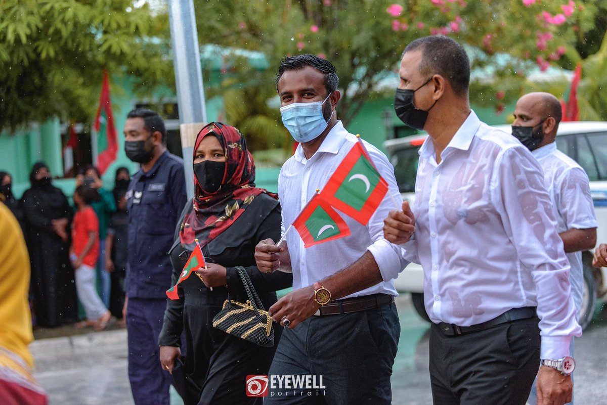 ArthifKFCity's tweet photo. މިއަހަރުގެ ނަޞްރުގެ ދުވަސް ކުޅުދުއްފުށި ސިޓީގައި ފާހަގަކުރުމަށް ހިންގުނު ހަރަކާތްތަކުގައި ސިޓީ ކައުންސިލާއެކު އަމިއްލަ އިސްނެންގެވުމުގެމަތިން އެންމެ ބުރަކޮށް މަސައްކަތް ކޮށްދެއްވި @AfeefuddinAdmin ގެ ޕްރިންސިޕަލް އަދި މުވައްޒަފުންނަށް ހިތުގެ އިޙްލާސްތެރި ޝުކުރު އަދާކުރަން https://t.co/6MEnYHsYca