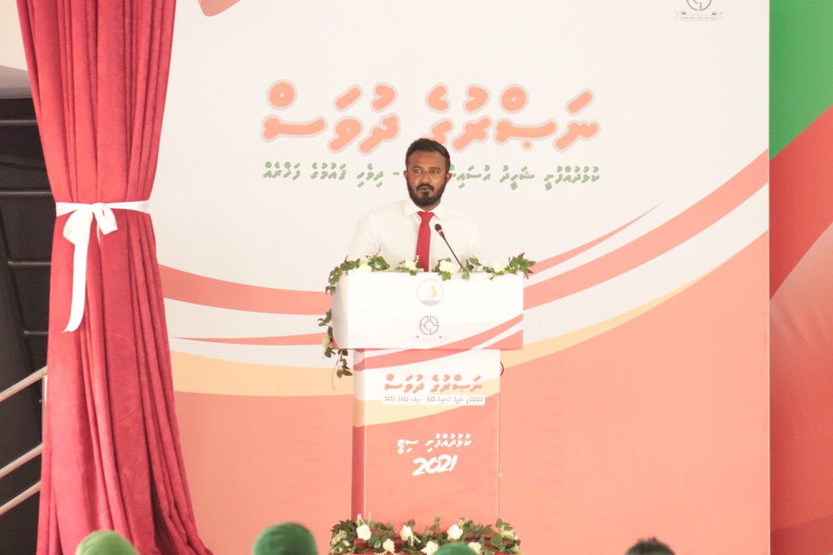ArthifKFCity's tweet photo. މިއަހަރުގެ ނަޞްރުގެ ދުވަސް ކުޅުދުއްފުށި ސިޓީގައި ފާހަގަކުރުމަށް ހިންގުނު ހަރަކާތްތަކުގައި ސިޓީ ކައުންސިލާއެކު އަމިއްލަ އިސްނެންގެވުމުގެމަތިން އެންމެ ބުރަކޮށް މަސައްކަތް ކޮށްދެއްވި @AfeefuddinAdmin ގެ ޕްރިންސިޕަލް އަދި މުވައްޒަފުންނަށް ހިތުގެ އިޙްލާސްތެރި ޝުކުރު އަދާކުރަން https://t.co/6MEnYHsYca