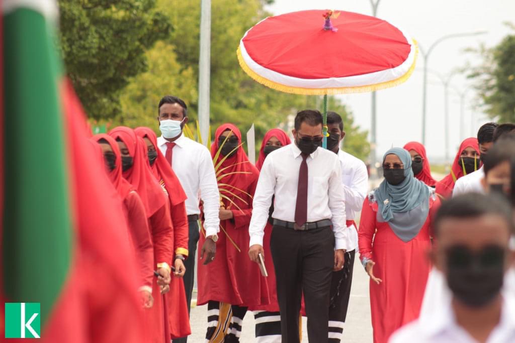 ArthifKFCity's tweet photo. މިއަހަރުގެ ނަޞްރުގެ ދުވަސް ކުޅުދުއްފުށި ސިޓީގައި ފާހަގަކުރުމަށް ހިންގުނު ހަރަކާތްތަކުގައި ސިޓީ ކައުންސިލާއެކު އަމިއްލަ އިސްނެންގެވުމުގެމަތިން އެންމެ ބުރަކޮށް މަސައްކަތް ކޮށްދެއްވި @AfeefuddinAdmin ގެ ޕްރިންސިޕަލް އަދި މުވައްޒަފުންނަށް ހިތުގެ އިޙްލާސްތެރި ޝުކުރު އަދާކުރަން https://t.co/6MEnYHsYca