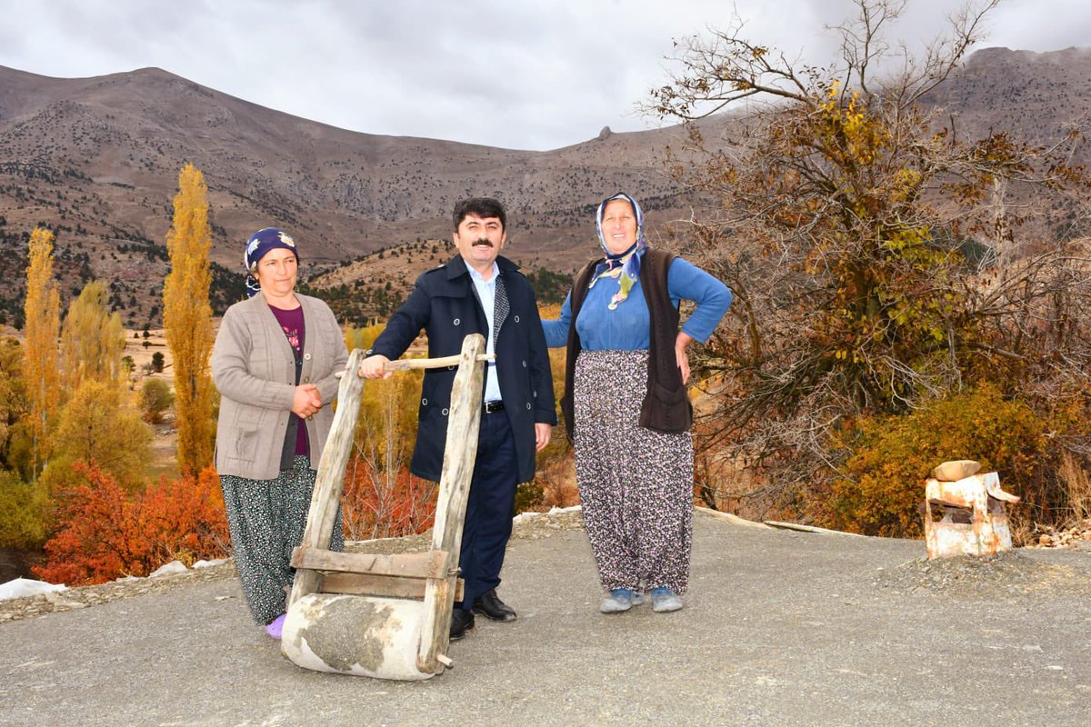 avremziergu's tweet photo. #Tozlu’da yol ve taşfırın yapımı öncesi alan tespit çalışmalarını yerinde inceledik.
Cevizleri muhteşemdi, muhabbetleri de….
Volkan Doğtaş
☕️☕️☕️ https://t.co/RJULPDpgGf