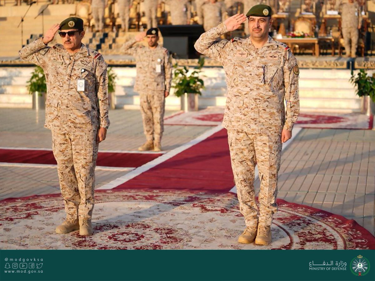 modgovksa's tweet photo. نائب قائد #القوات_البرية_الملكية_السعودية يحضر حفل تخريج الدفعة (82) من مرحلة الاستجداد الأولية بكلية الملك عبدالعزيز الحربية.
https://t.co/v0Chqo26n4 https://t.co/Yt5cSymcWQ
