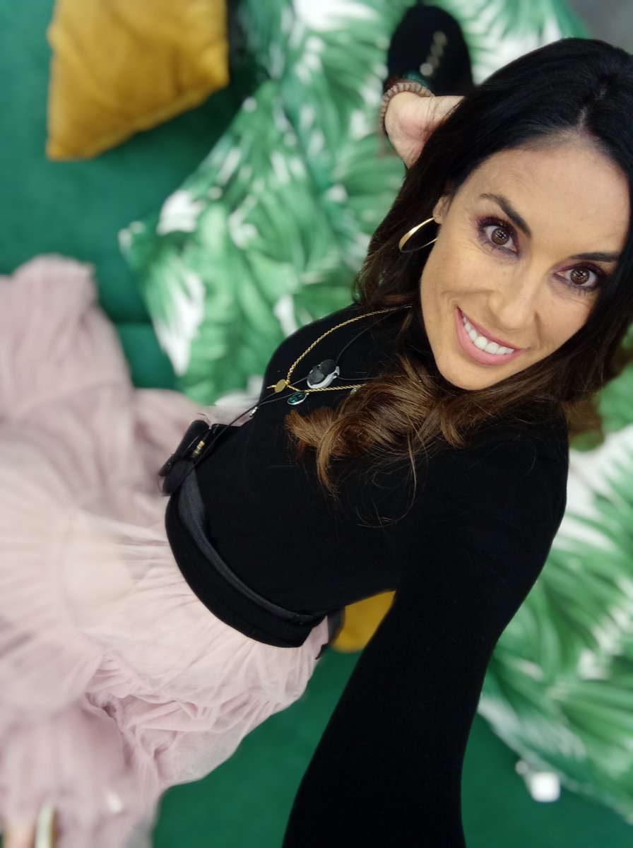 SecretStory_es's tweet photo. ¿Con quién te gustaría echarte un selfie?

🔁 Adara
❤️ Isabel

#SecretUH15 #Secret3N https://t.co/SYB1ukhQKN