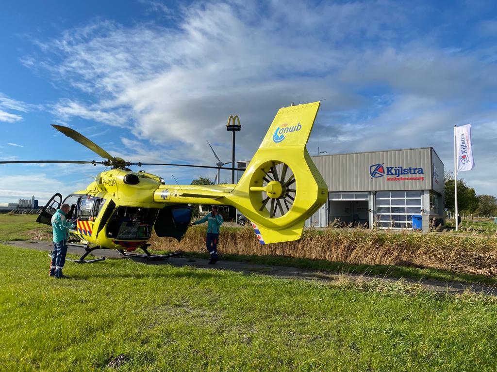 Ook tijdens deze mistige dag kon er doorgevlogen worden, wel moest er gekozen worden voor een alternatieve landingslocatie aan de vaste wal: bij de collega’s van <a href="/kijlstra/">K i j l s t r a</a> in Harlingen was het zicht goed genoeg om te landen. #Medic01 #ambulancehelikopter