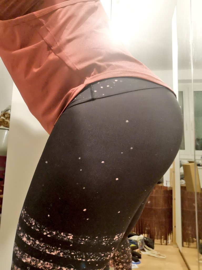 Crossing_Bonny's tweet photo. I'm doing sports after months of break.
#niceback #crossdresser #crossdressing #crossdress #femboy #feminine #workout #femworkout #niceass https://t.co/hSRwTWcLuW