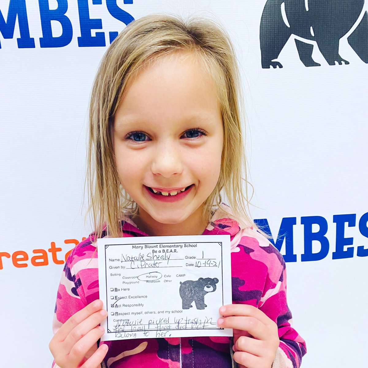 MaryBlountK5's tweet photo. Acting Responsibly &amp; Respecting Your School is the reason that 1st grader, Natalie Shealy, is today’s Bear of the Day. Natalie picked up trash in the hall that did not belong to her.  🤩  Thanks for taking care of our school, Natalie. 🐻  #bearpawed #waytogobears #great2beabear https://t.co/QyFgO09DZz