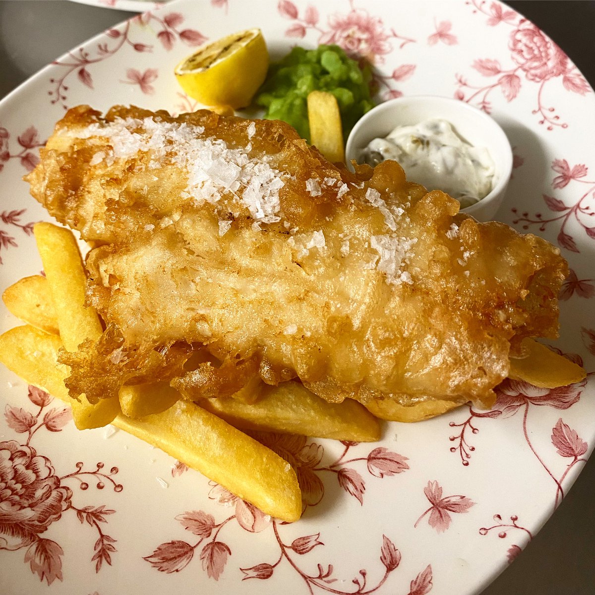 williamsonstav's tweet photo. This weeks best seller 🤩 #FishAndChips #MadeWithLove #HistoricalPubs #CityOfLondon #London https://t.co/IFULcdItW3