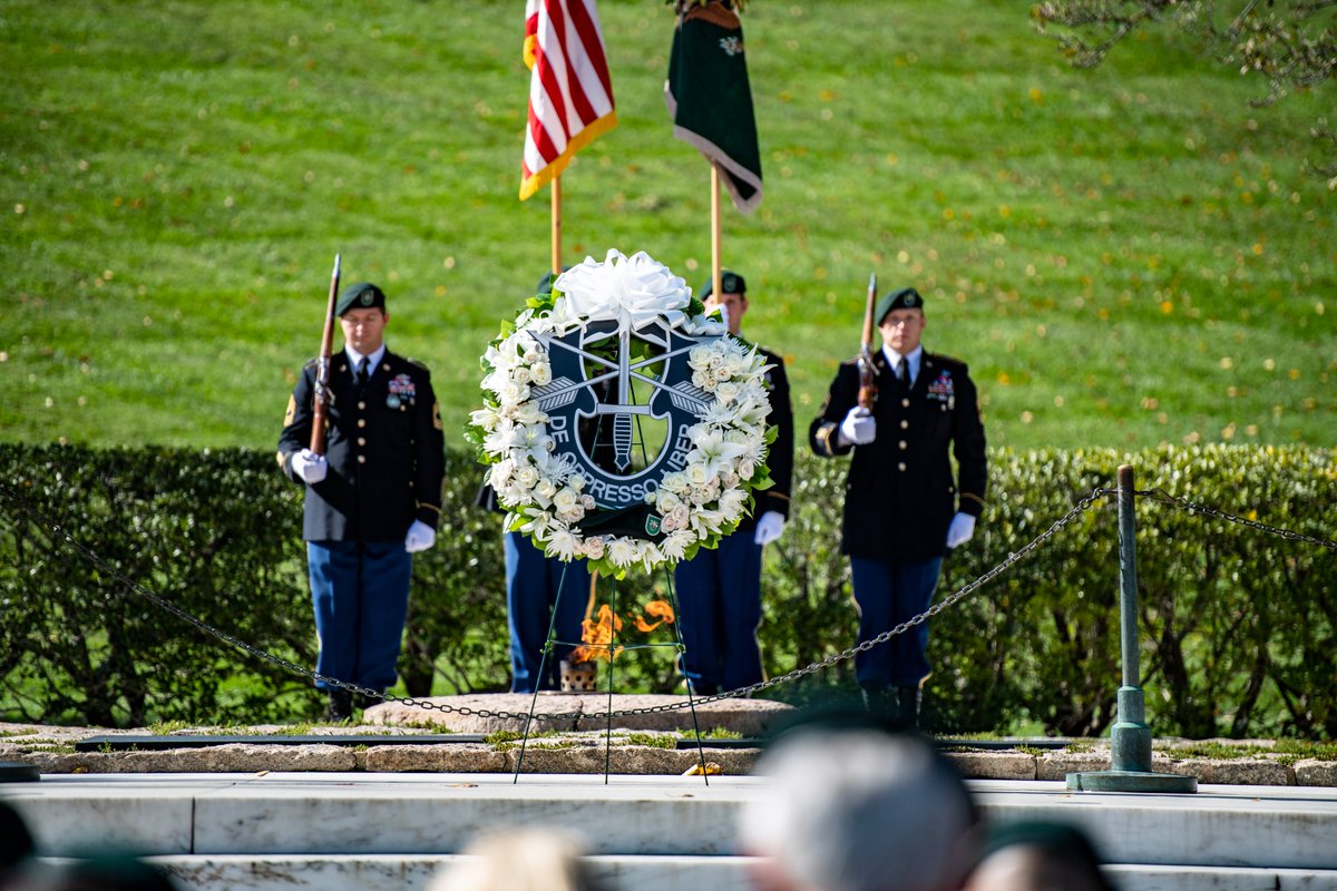 ArlingtonNatl's tweet photo. Earlier today, @1st_SF_Command held a wreath-laying ceremony at the gravesite of President John F. Kennedy to commemorate Kennedy’s contributions to the U.S. Army Special Forces, including authorizing the “Green Beret” as the official headgear for all U.S. Army Special Forces. https://t.co/YyWiNc3fKH